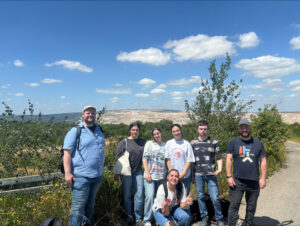 Gruppenfoto vor dem Tagebau Hambach